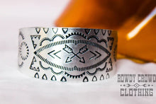 Load image into Gallery viewer, Pointed Arrow Cuff

